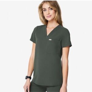 FIGS  scrub top Catarina one pocket in Moss